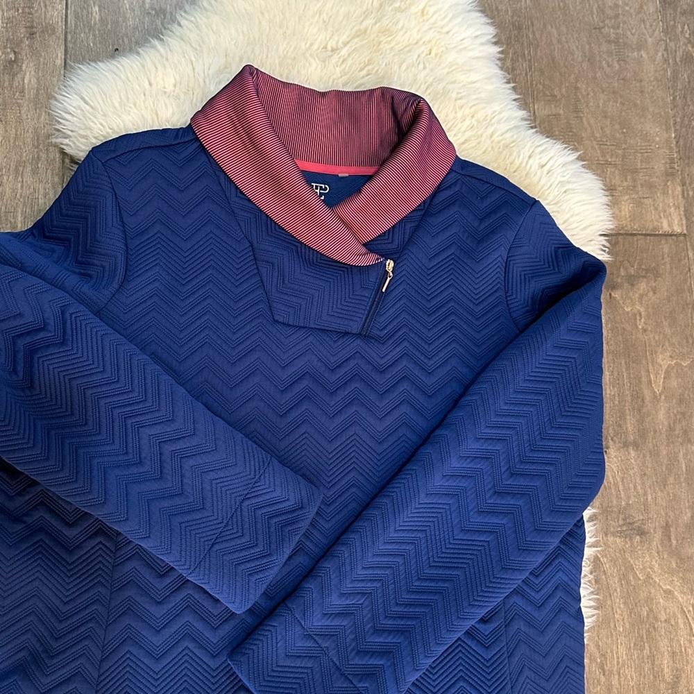 Elegant Navy Blue Zip-Up Top with Red Collar